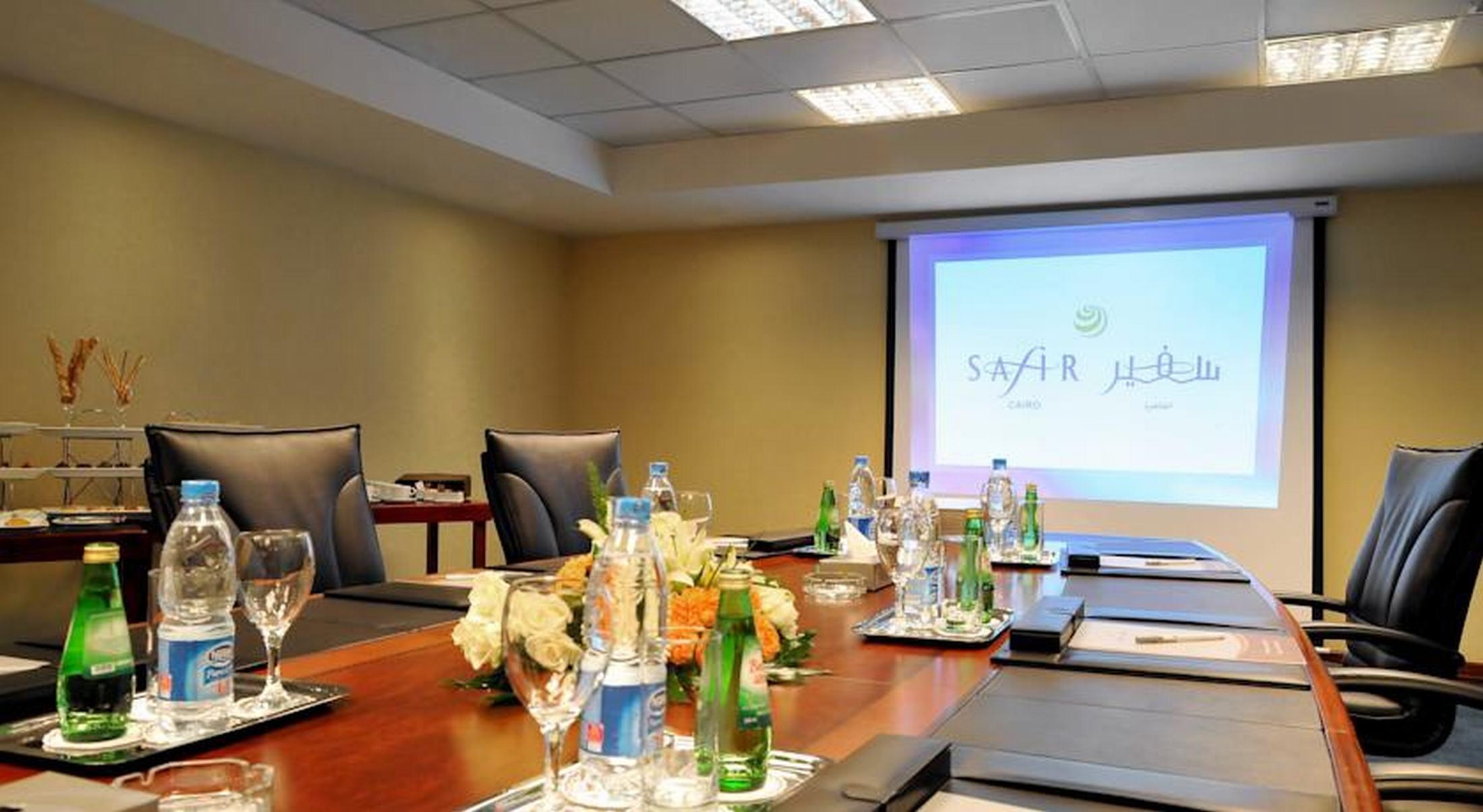 โรงแรมซาเฟอไคโร Giza ภายนอก รูปภาพ A meeting room at the hotel