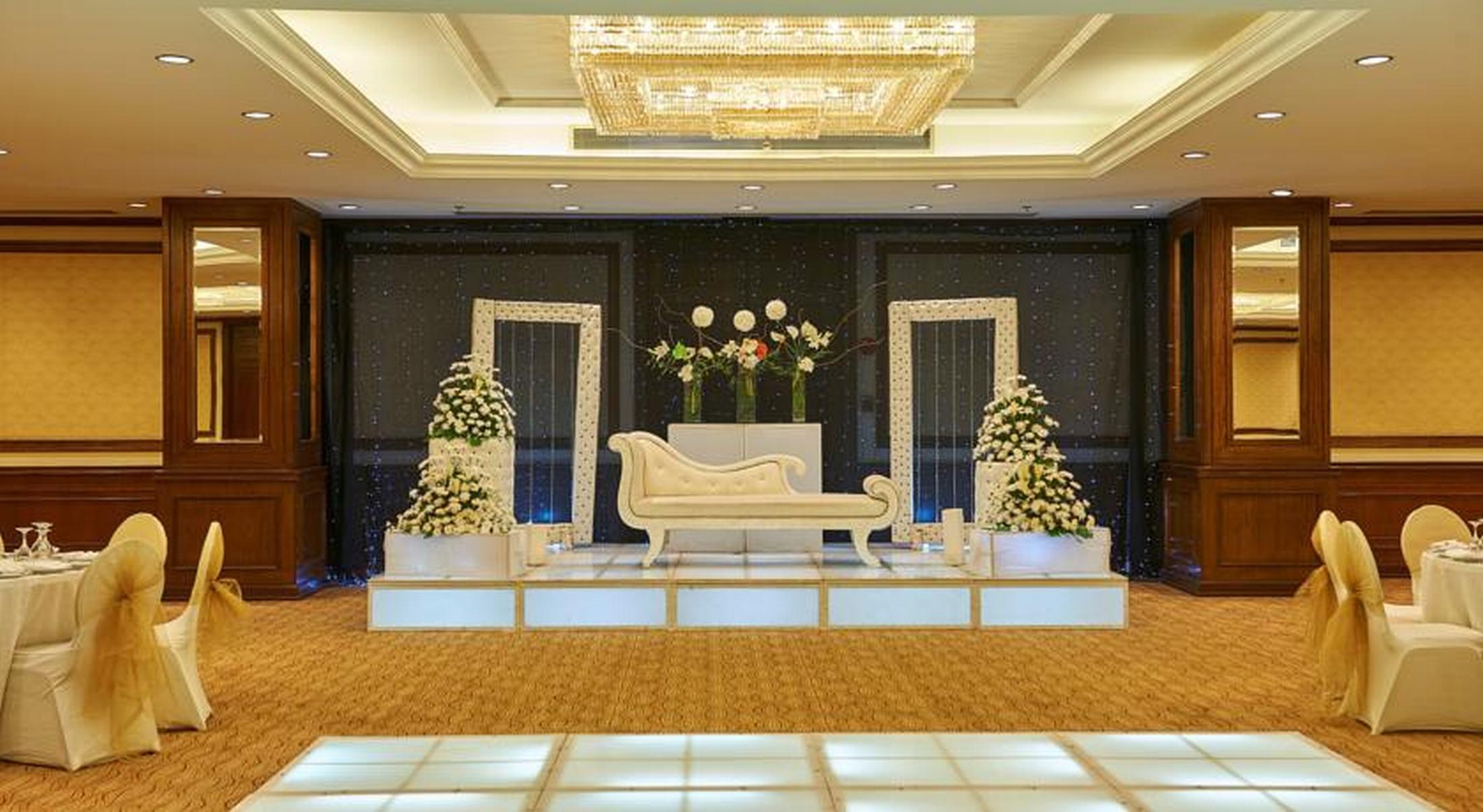 โรงแรมซาเฟอไคโร Giza ภายนอก รูปภาพ A modern Malay wedding reception